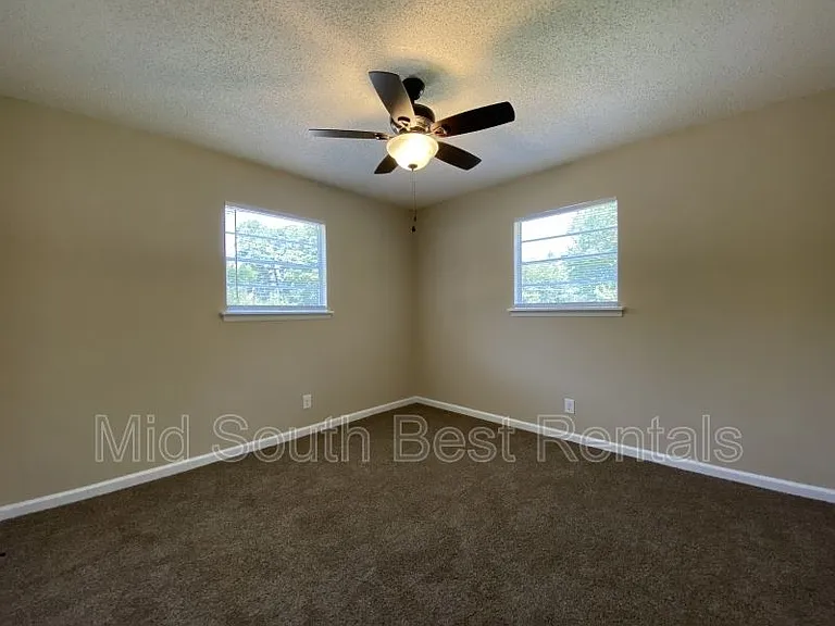 7525 Twin Oaks Rd — Photo 2