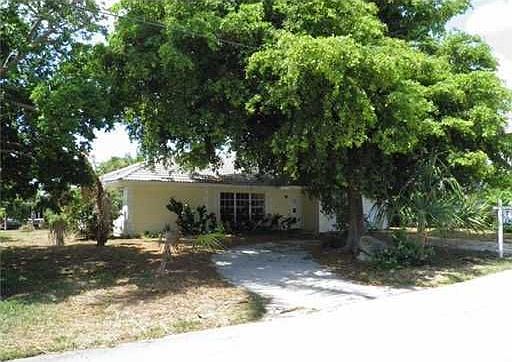 1st image of 936 Banyan Dr