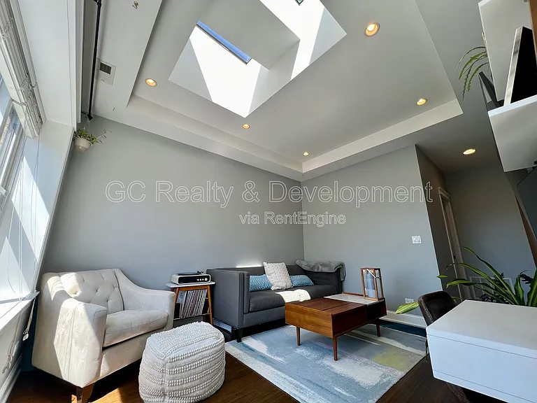 2702 W Cortland St #3 — Photo 2