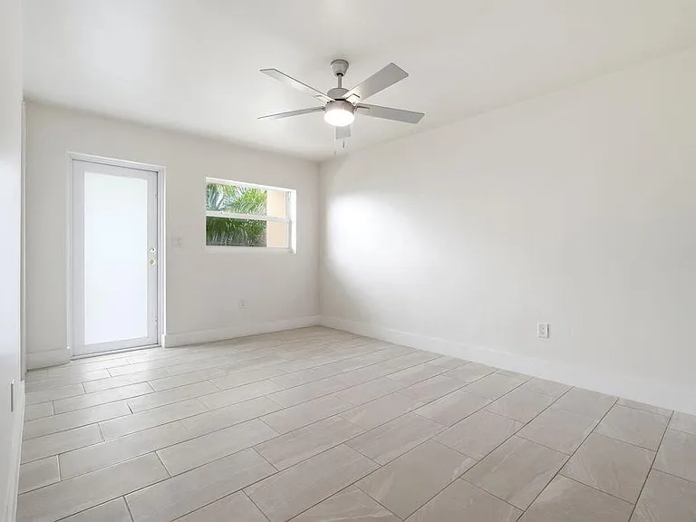 1747 Rodman St #302 — Photo 8
