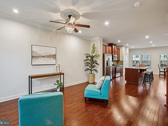 4th image of 2105 Hemlock Bay Rd