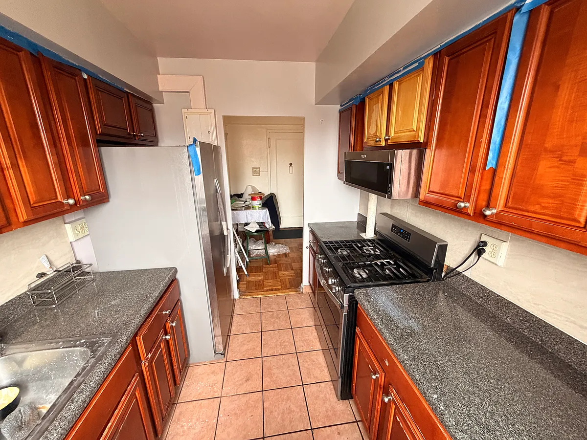 Building Photo - 1409 Metropolitan Ave #7E