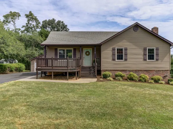 621 Riverview Dr, Altavista, VA 24517
