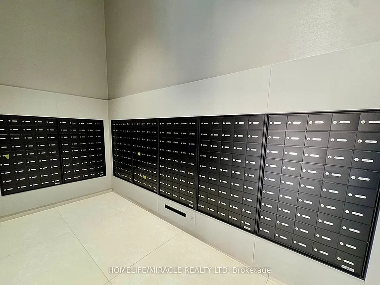 400 King St W #1001 — Photo 2