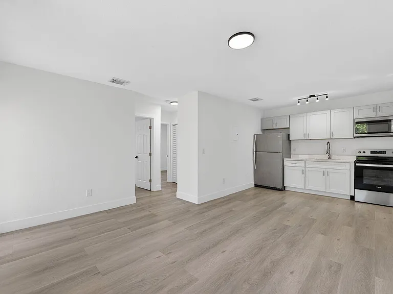 37 NW 59th St #7 — Photo 10