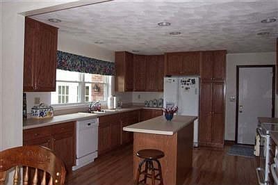 2nd image of 1075 Stone Dr