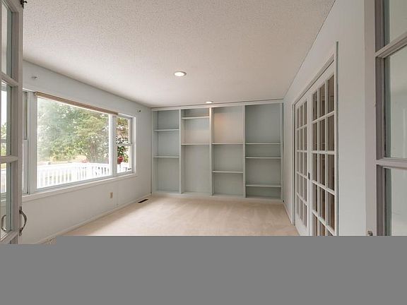 3rd image of 365 196th Ave NE