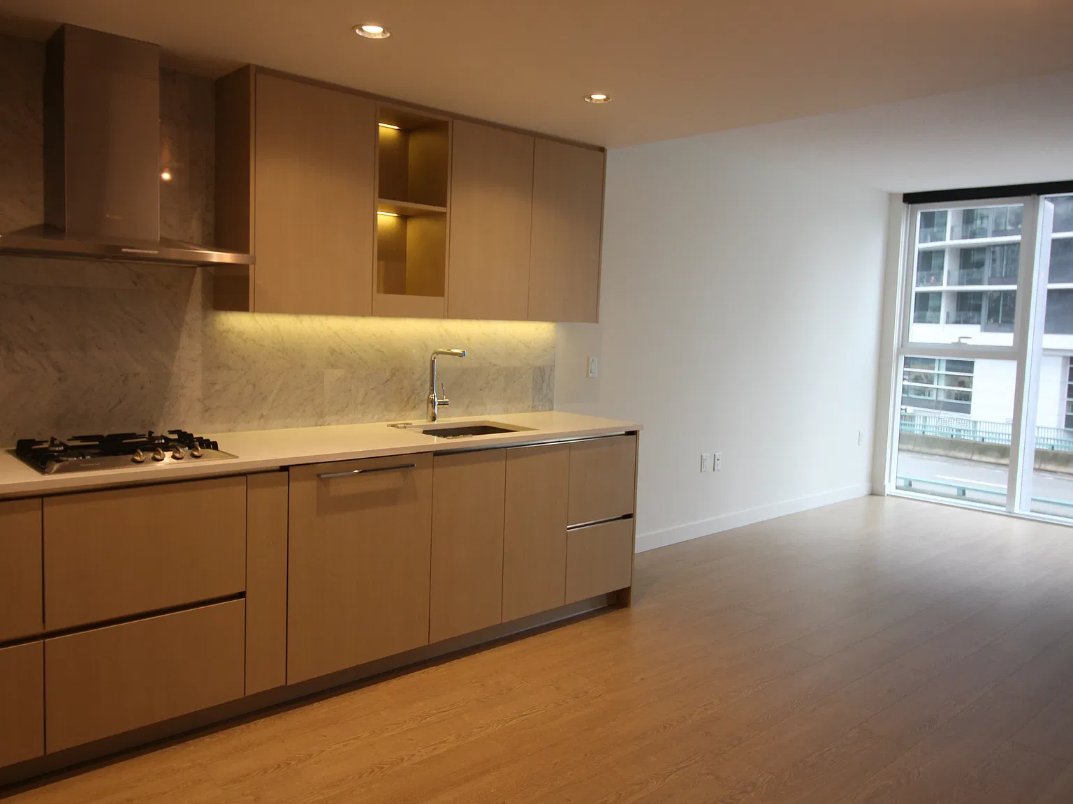 87 Nelson St Vancouver — Photo 3