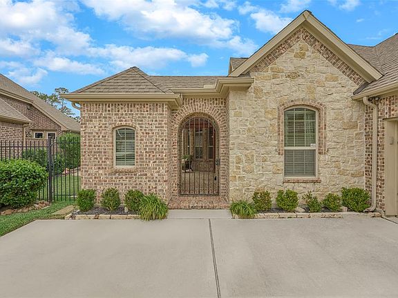 3rd image of 39 Overland Heath Dr