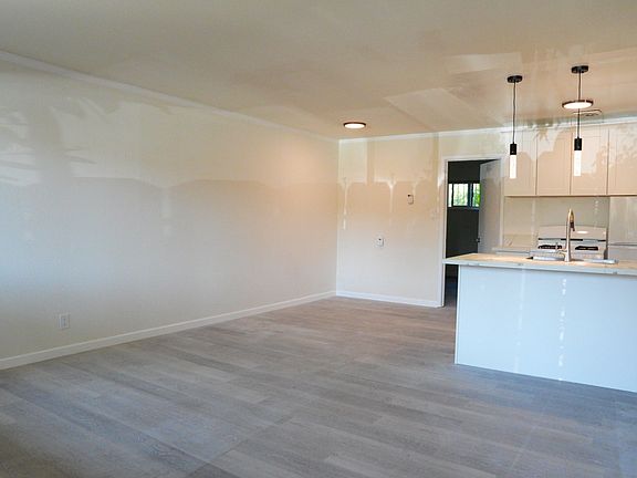 2nd image of 5525 Claremont Ave APT 6