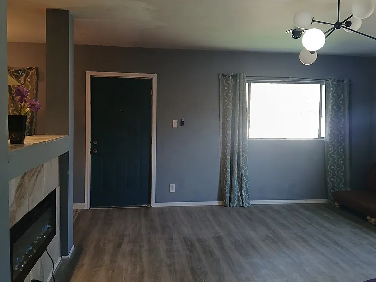 1304 Dewey Ln — Photo 5