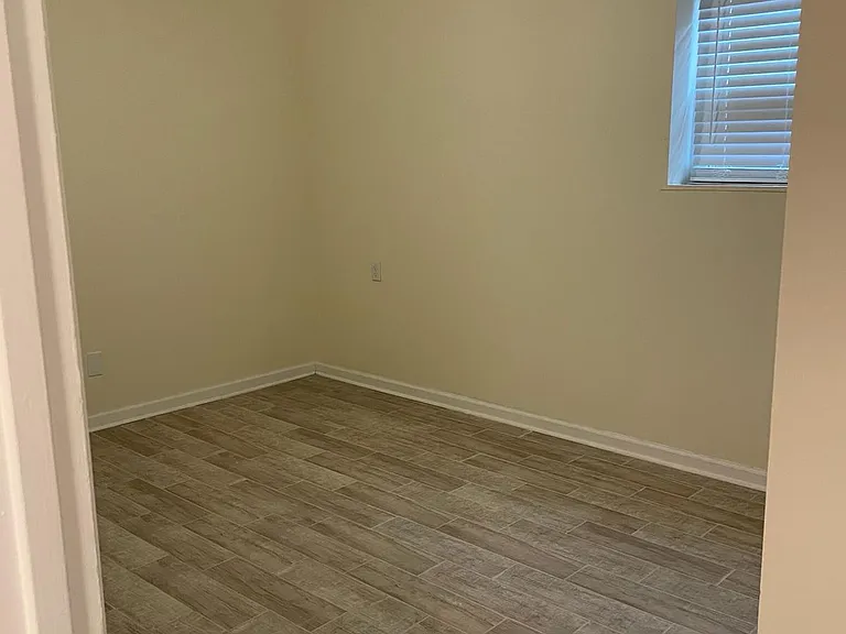 1005 Flanders Ln #1-2 — Photo 11