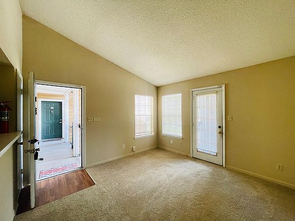 4th image of 4225 Thornbriar Ln APT 212