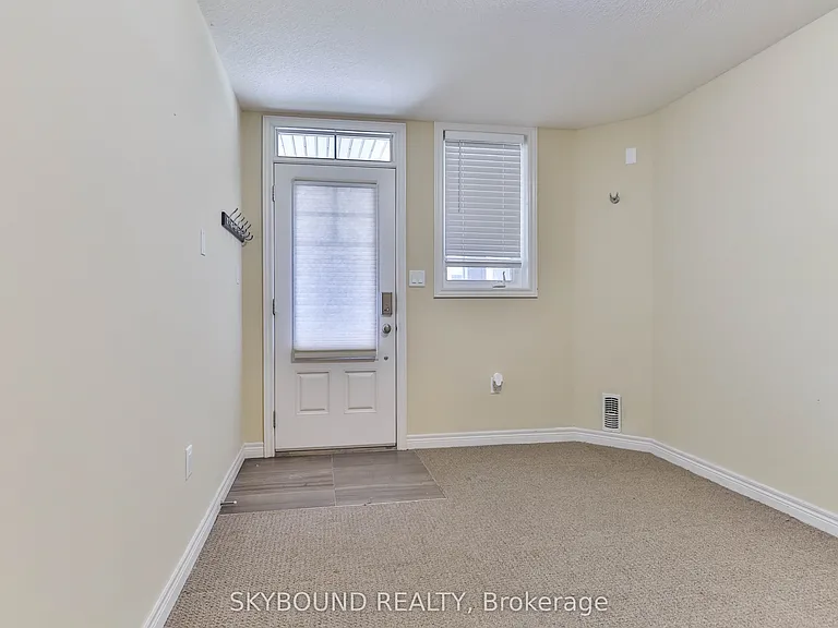 2 Egleston Ln — Photo 2