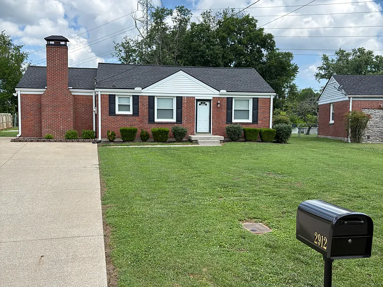 2912 Leatherwood Dr — Photo 2