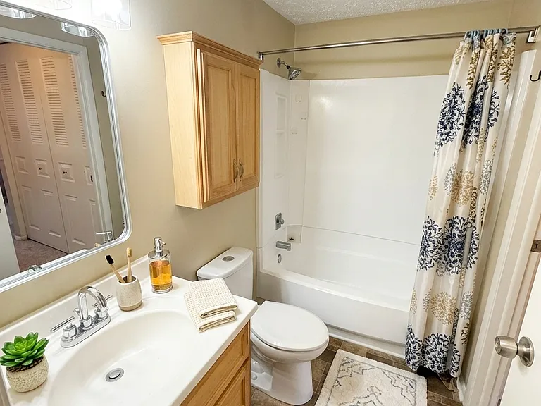 8233 Crestmont Cir — Photo 11