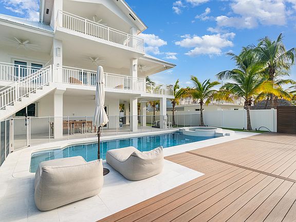 3rd image of 154 Dubonnet Rd