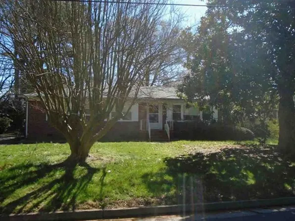 6 Charlton Dr, Hampton, VA 23666