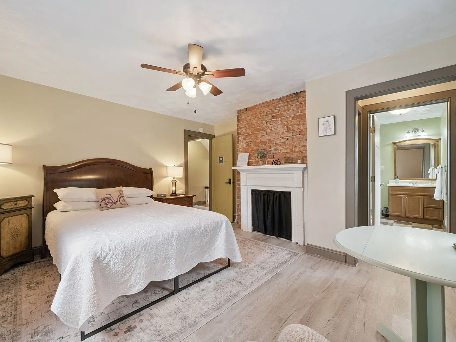 2 bed, 2.5 bath, $2,000 — Photo 4