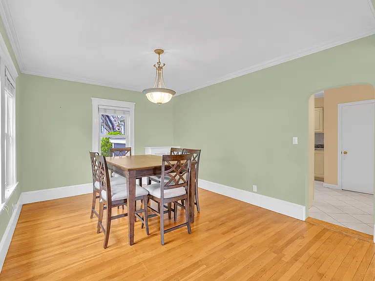 11 Upland Rd — Photo 4