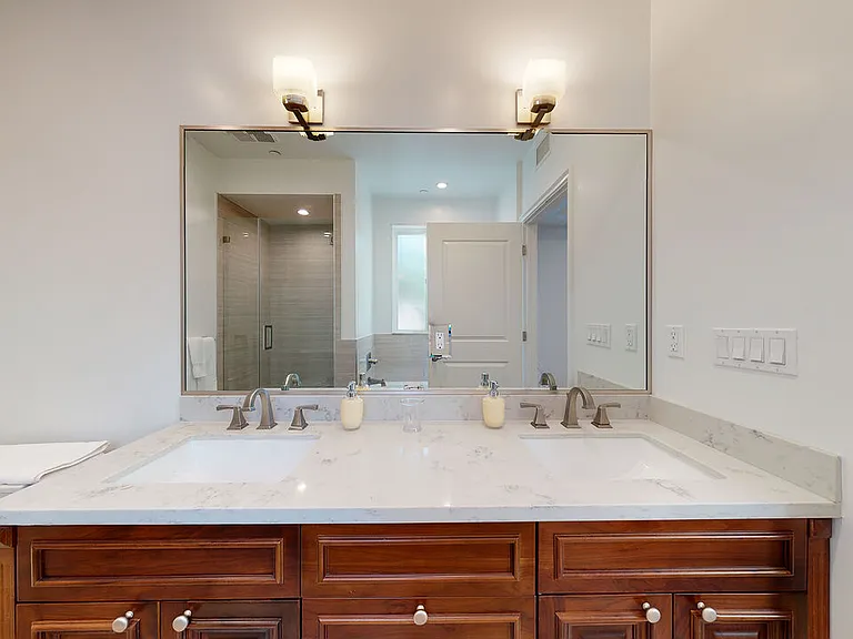 907 S Shenandoah St #101 — Photo 26