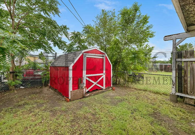 1501 S Walnut St — Photo 9