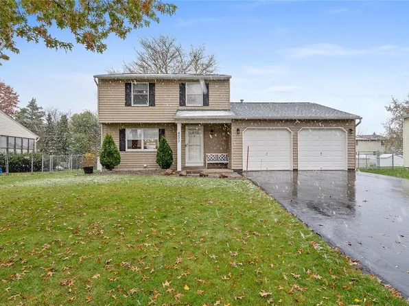 6011 Misty Ridge Ln, Cicero, NY 13039