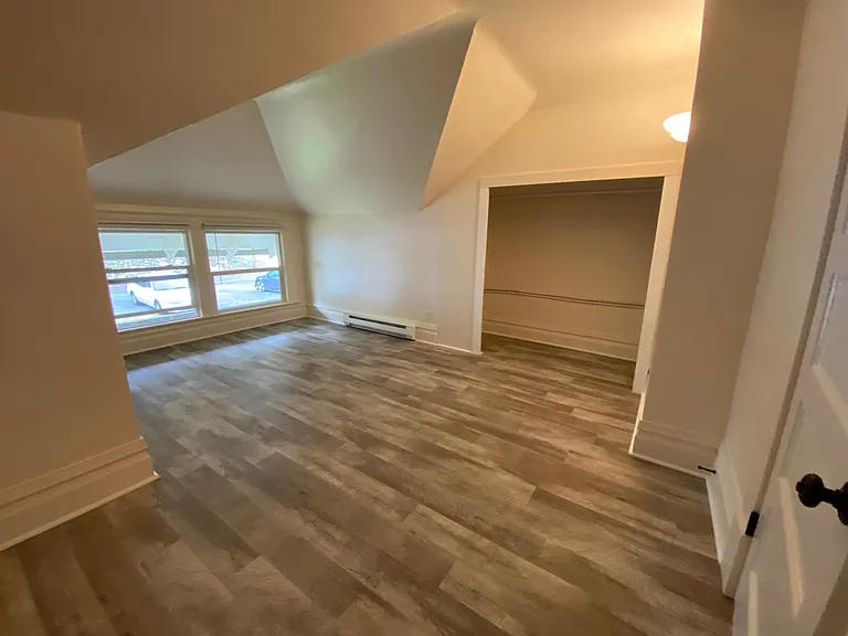 Top Floor Bedroom 4