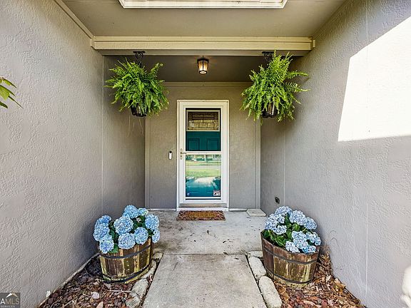 5th image of 116 Honeysuckle Rd