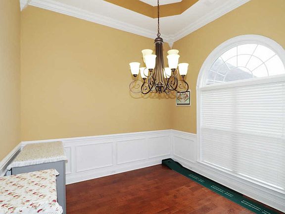 5th image of 301 Cheshire Dr