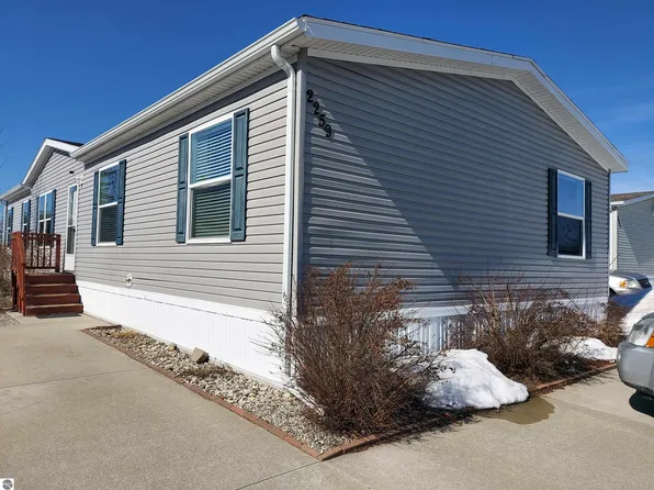 2259 Leisure Ln, Traverse City, MI 49686