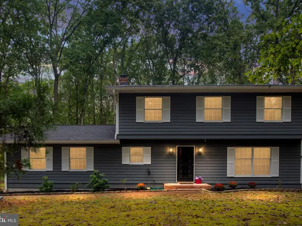 2 River Bluffs Dr, Fredericksburg, VA 22407