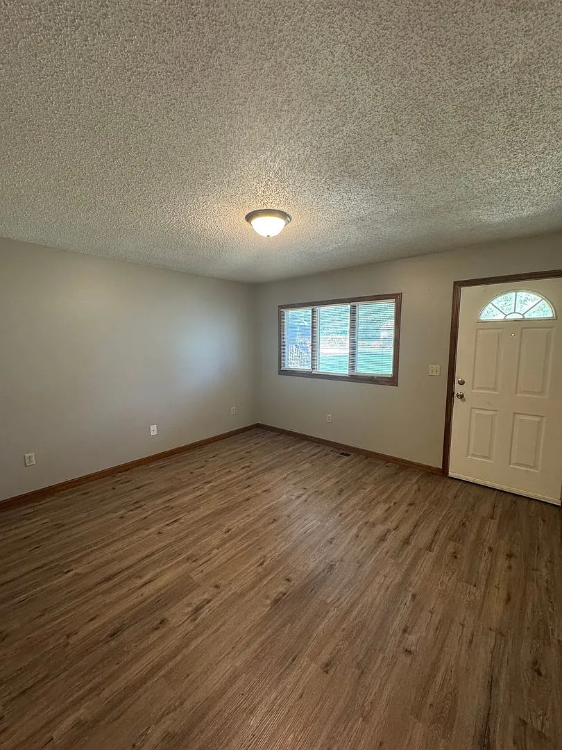 516 E. Monroe Duplex — Photo 3
