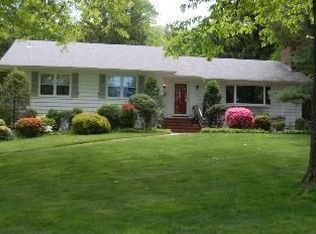 21 Chestnut Hill Dr, New Providence, NJ 07974