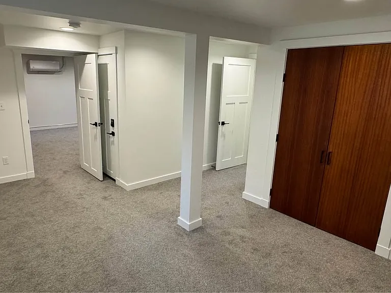 945B University St #B — Photo 8