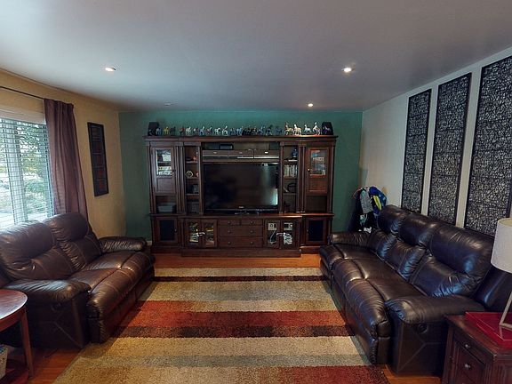 Living Room (Floor 2)