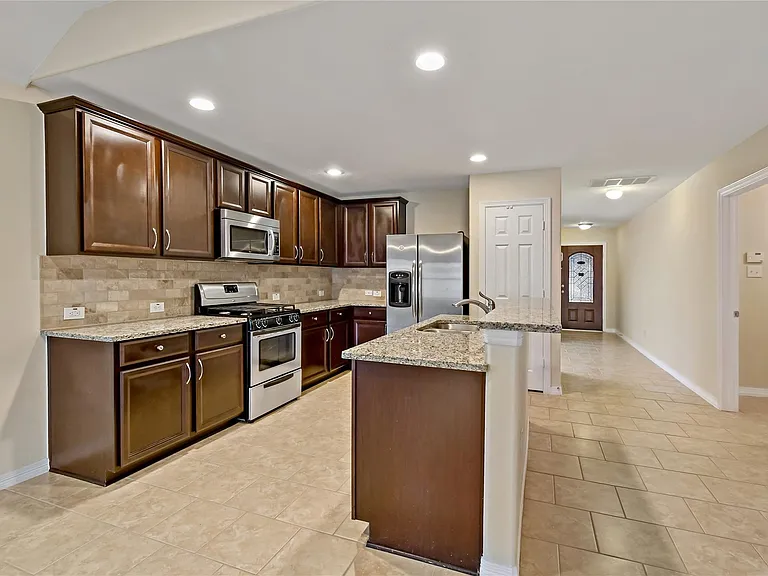 3308 Southern Grove Ln — Photo 11