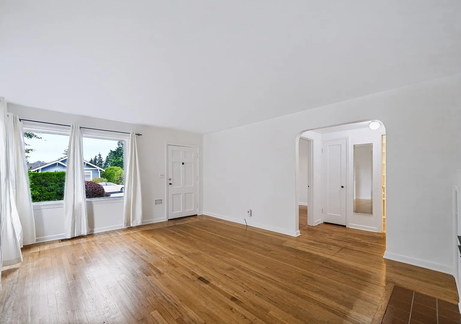 Charming 2-Bedroom Craftsman Near Lincoln Park — Photo 4
