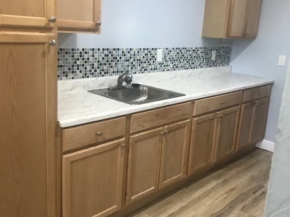 9 Top St APT 1, Clinton, MA 01510