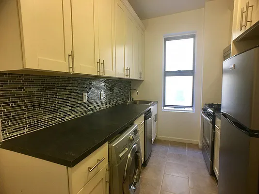 Rented by Bohemia Realty Group | media 6