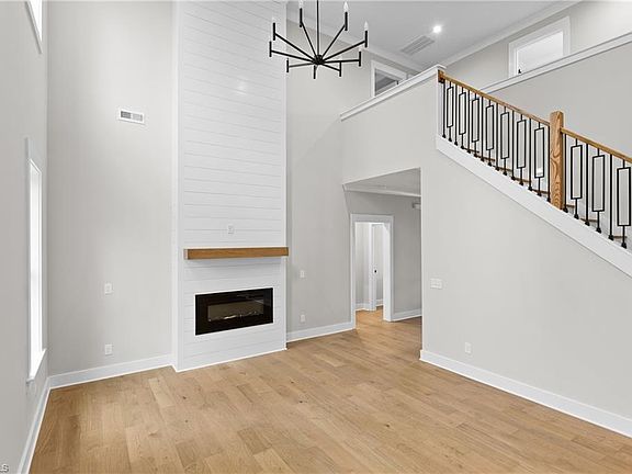 4th image of 447 Wentworth Dr