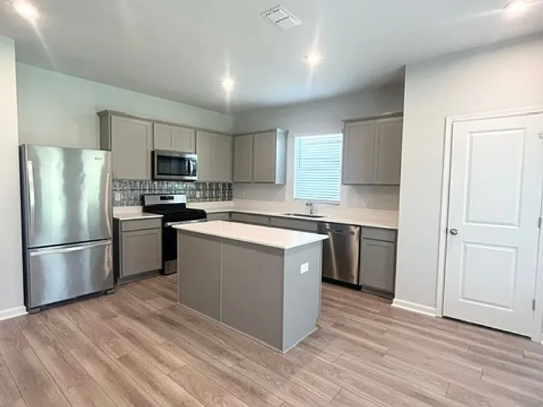 1161 Eagleston Way — Photo 3