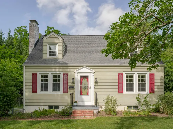 104 Fraser Ln, Staunton, VA 24401