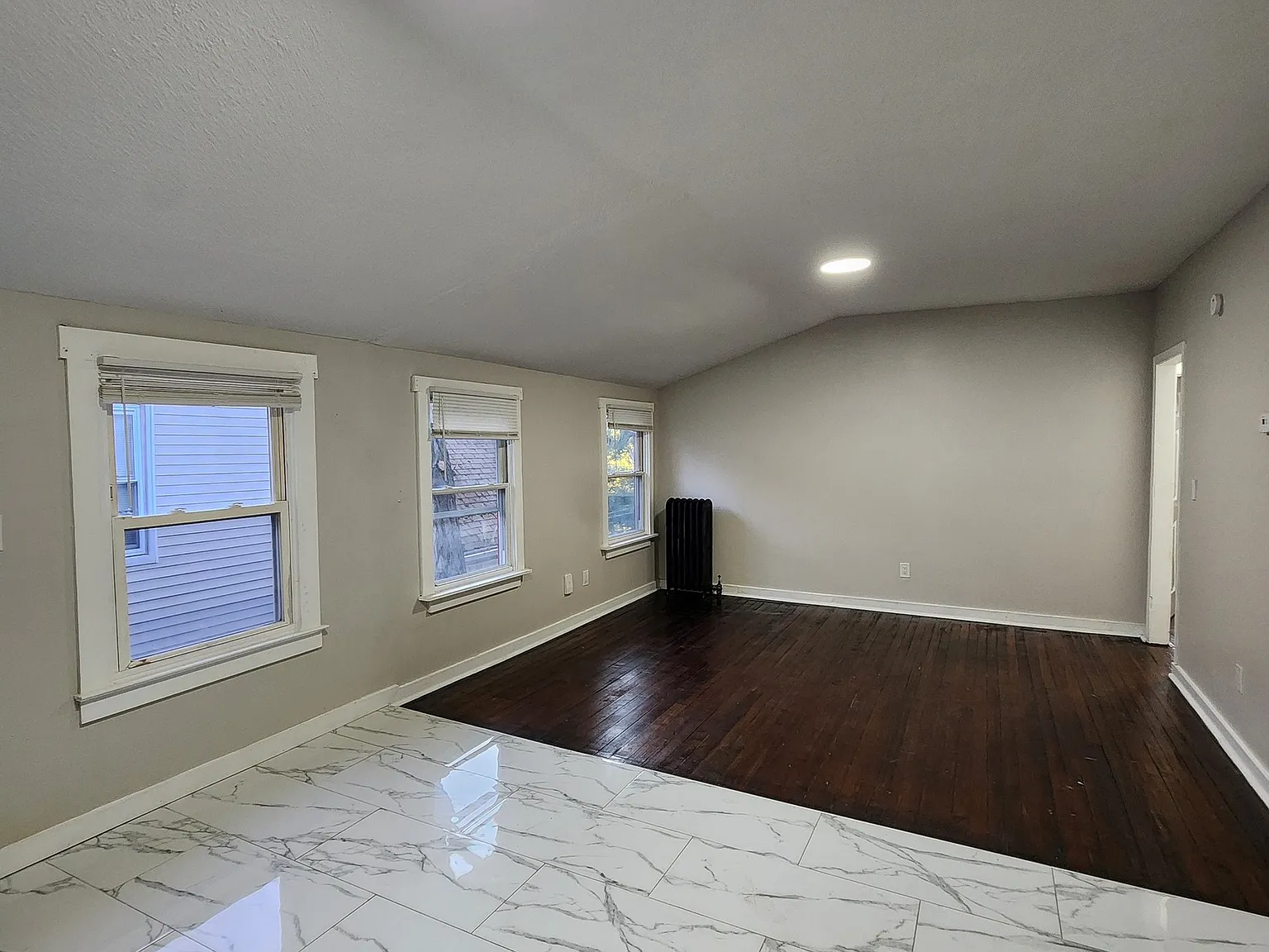 3 bed, 1.0 bath, 3341 sqft, $1,975 — Photo 2
