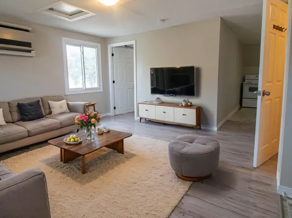 19 Page St #9, Saint Catharines, ON L2R 4A4