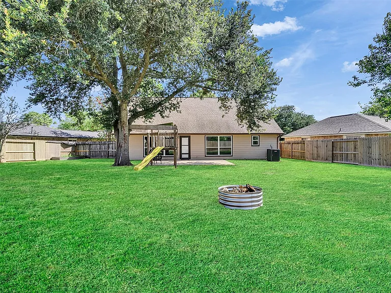 423 Forest Hills Dr — Photo 11