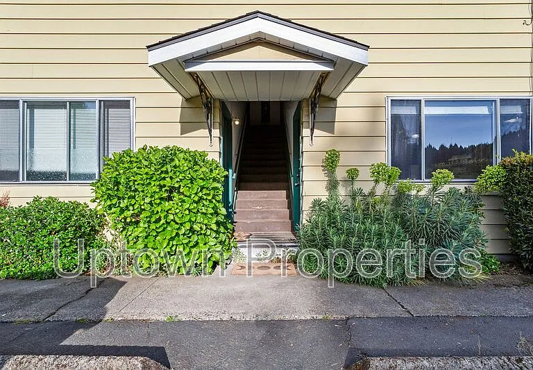 1508 SW Dewitt St #7 — Photo 3
