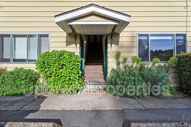 Building Photo - 1508 SW Dewitt St #7
