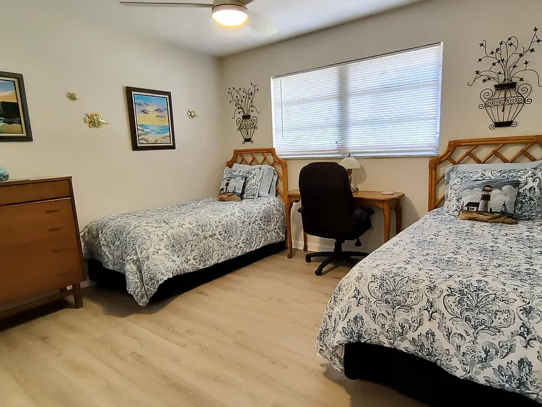 910 Juno Dr — Photo 16