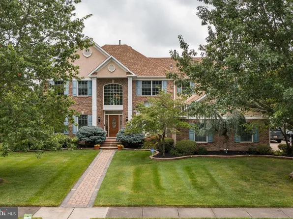 5 S Deer Pl, Hainesport, NJ 08036